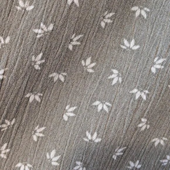 Three dots wide-leg pull on crepe pants. Olive green with white flowers. Comfy w - Picture 12 of 12